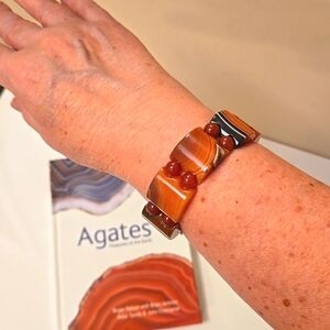 Banded Agate  & Carnelian Bead Elasticized Bracelet